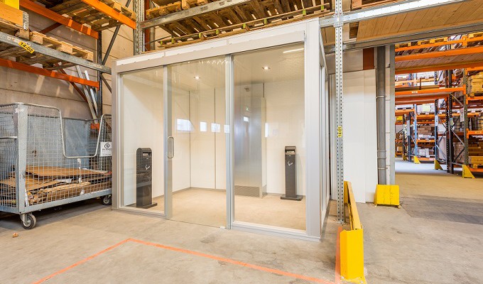 Vous êtes au bon endroit pour faire fabriquer une cabine de fumeur autonome. Une cabine de fumeur entièrement équipée, avec quatre murs et un toit. Disponible dans toutes les formes et tailles. Nous pouvons construire des cabines de fumeurs élégantes et robustes avec une porte coulissante ou tournante.